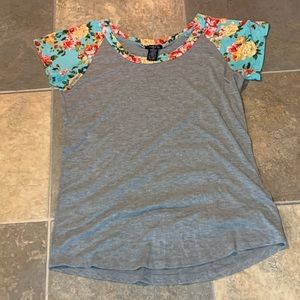 RUE 21 FLORAL PRINT HEATHER GREY TEE